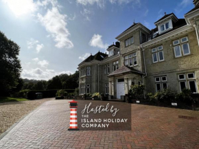 2 Shanklin Manor